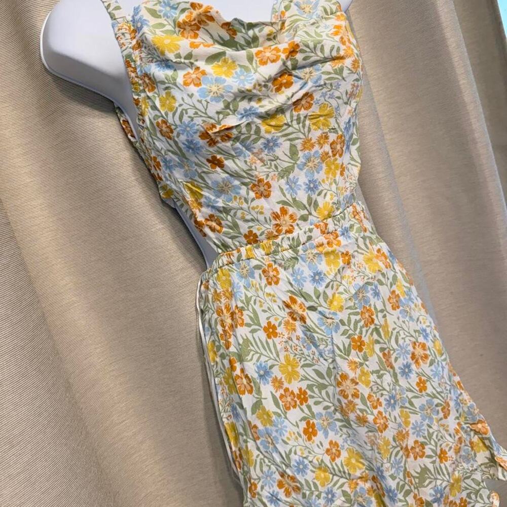 NWOT size MEDIUM Sky to Moon floral dress tie back cutout backless VACATION
